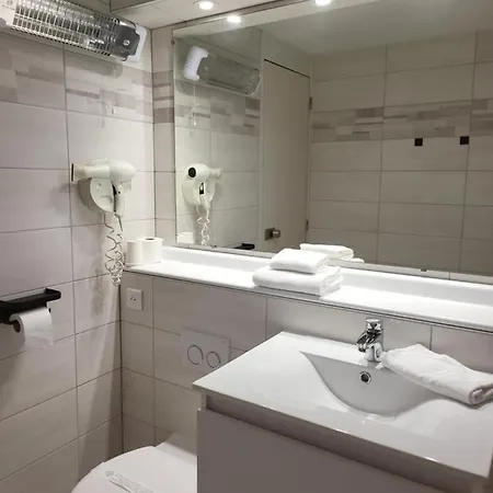 Kyriad Bellegarde - Geneve Hotel 3*