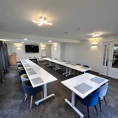 Отель Kyriad Bellegarde - Geneve 3*