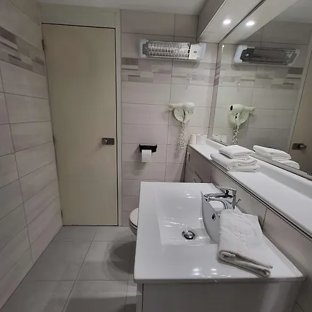 Hotel Kyriad Bellegarde - Geneve 3*